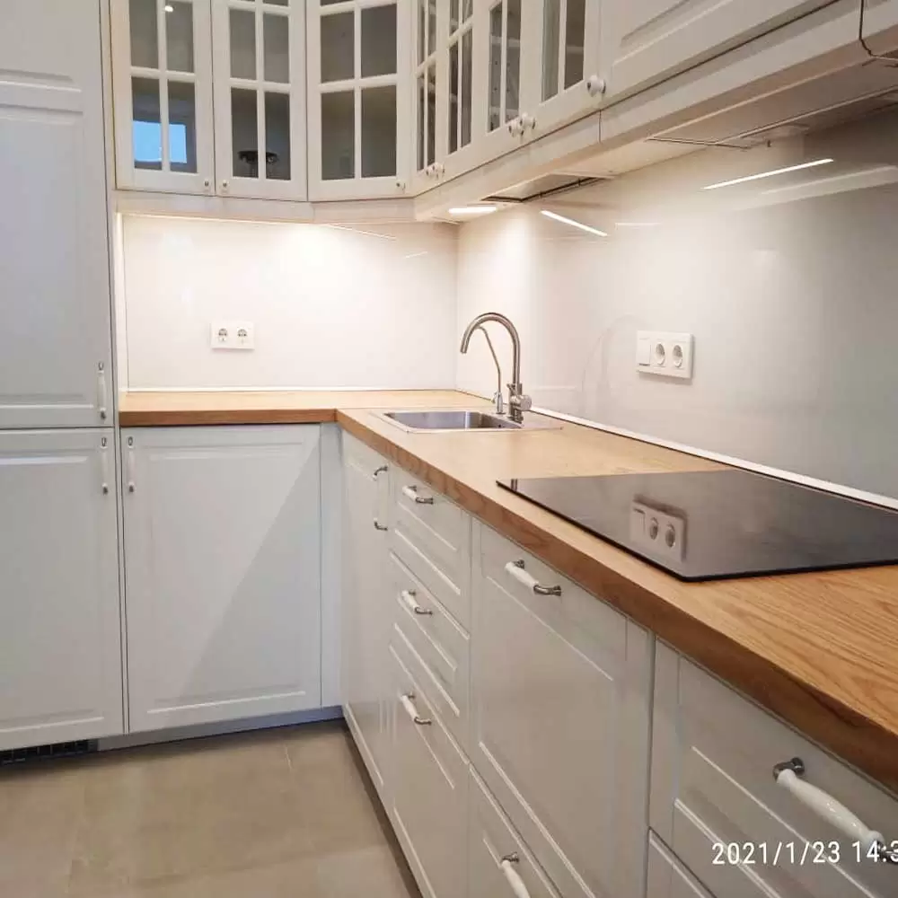 Однотонное стекло для фартука фото