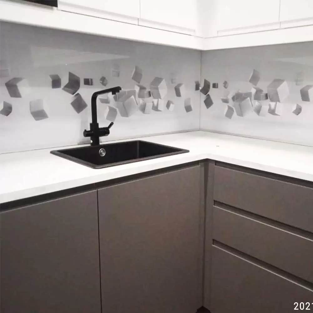 Скинали фото на стекле