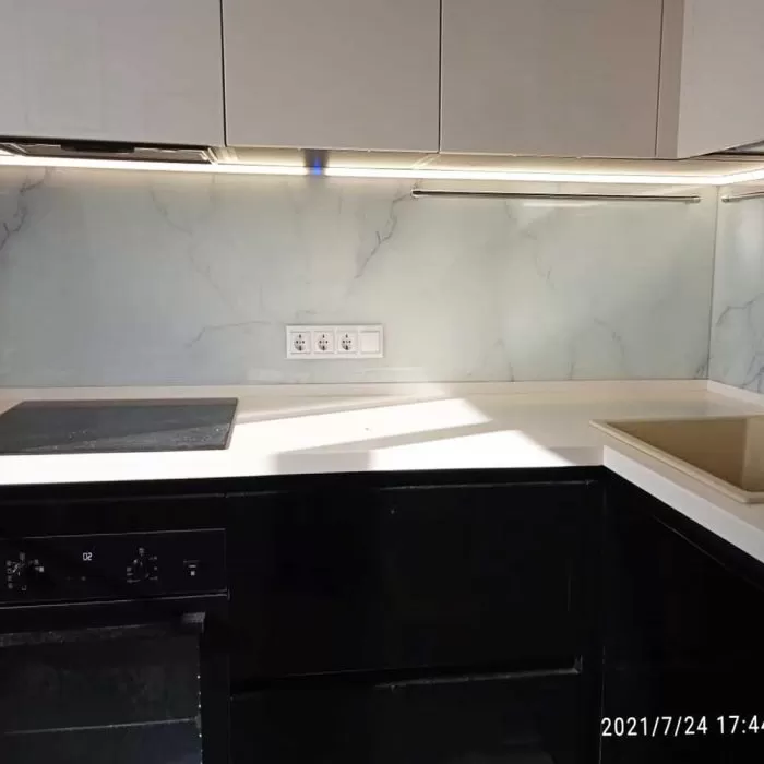 Фото подсветки фартука светодиодной лентой на кухне